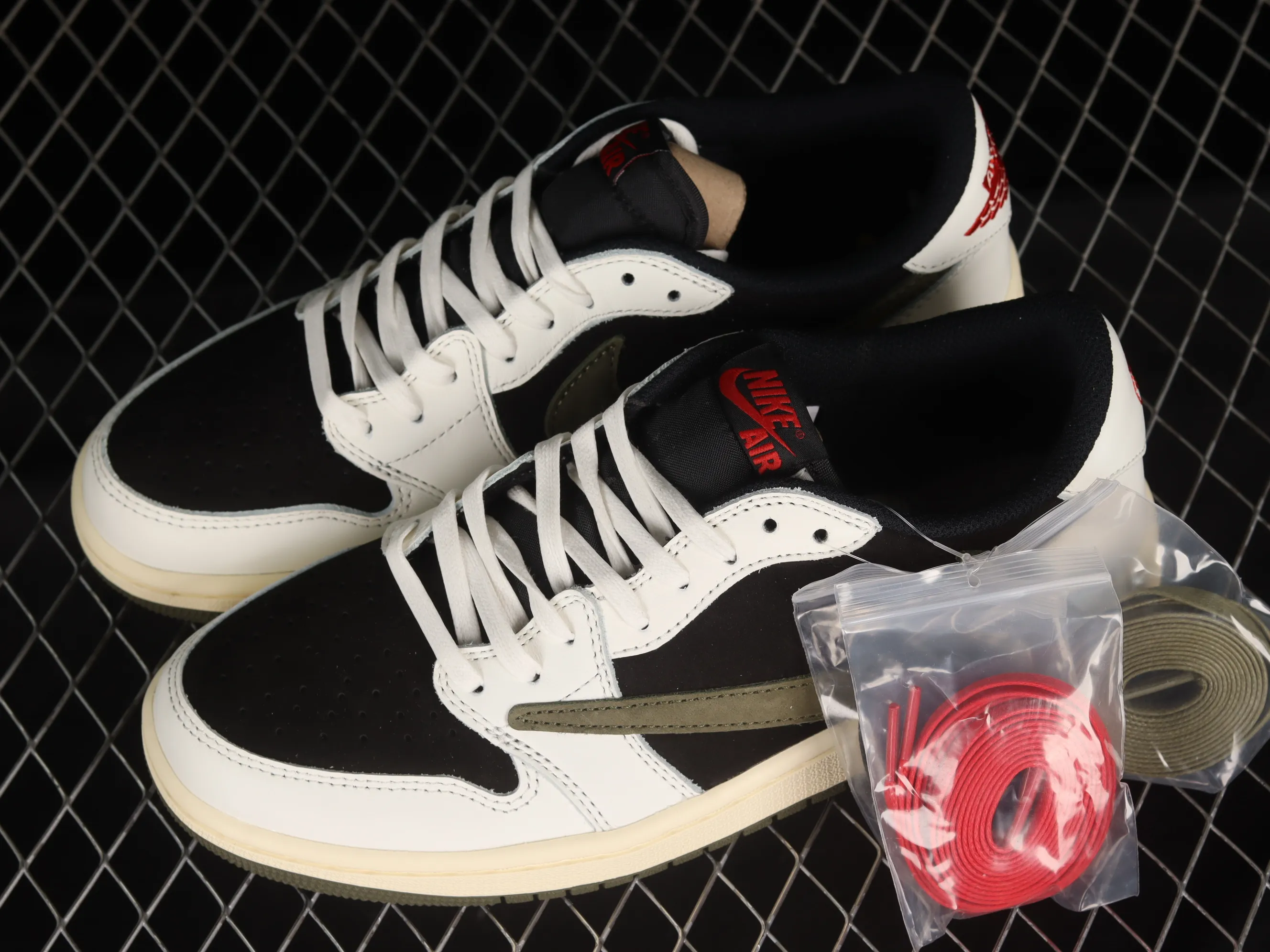 All Categories Air Jordan Jordan Series Basketball Shoes Air Jordan 1 Low OG Version Travis Scott x Air Jordan 1 Low OG AJ1 Joe 1 Joint Overhead DZ4137-106
